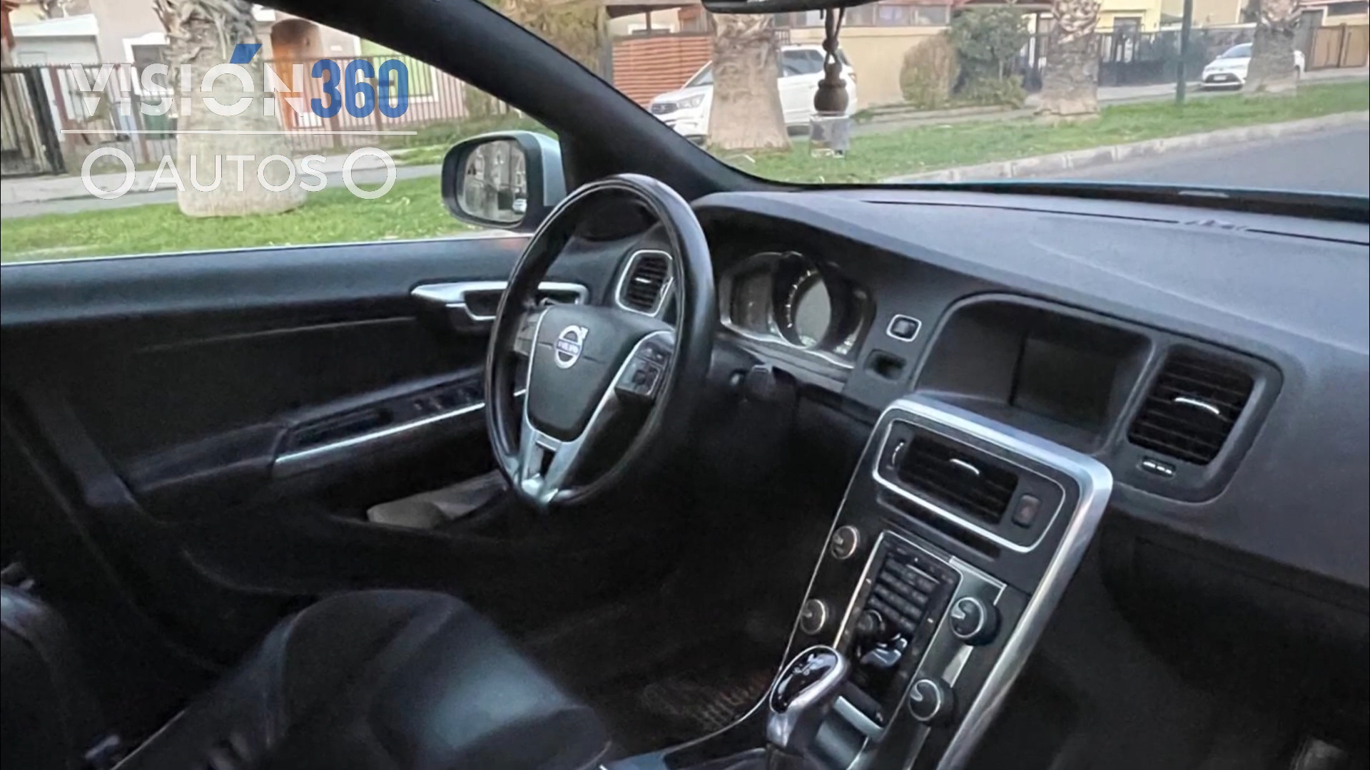 VOLVO S60 (2015)
